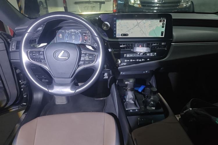Used Lexus ES 2022 200 Excellence Edition Center Console