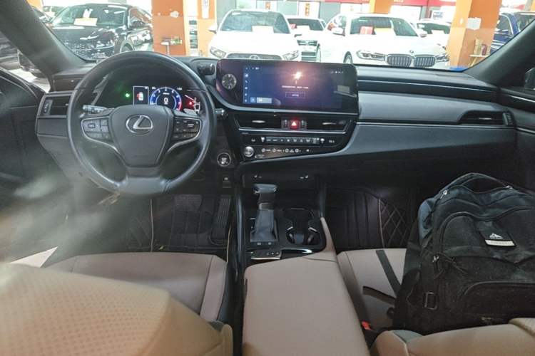 Used Lexus ES 2022 200 Excellence Edition Center Console