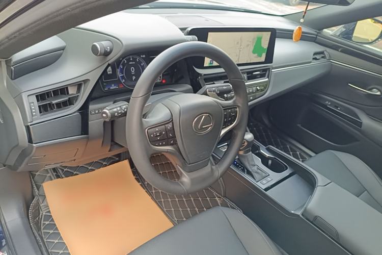 Used Lexus ES 2022 200 Excellence Edition Center Console