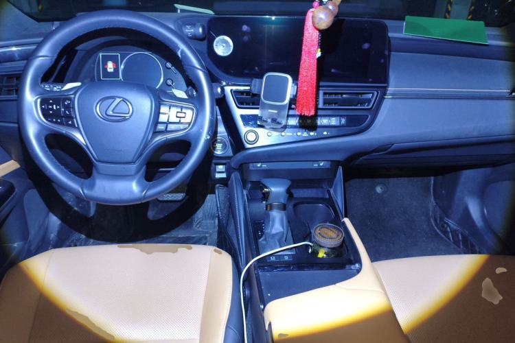 Used Lexus ES 2022 200 Excellence Edition Center Console