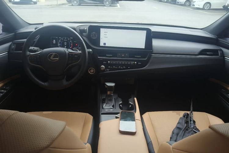 Used Lexus ES 2022 200 Excellence Edition Center Console