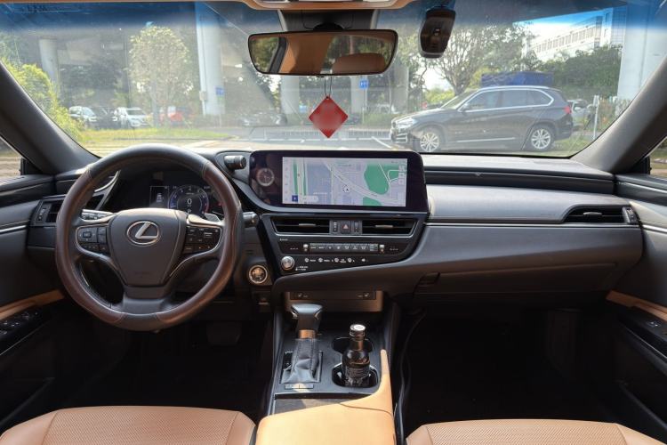 Used Lexus ES 2022 200 Excellence Edition Center Console