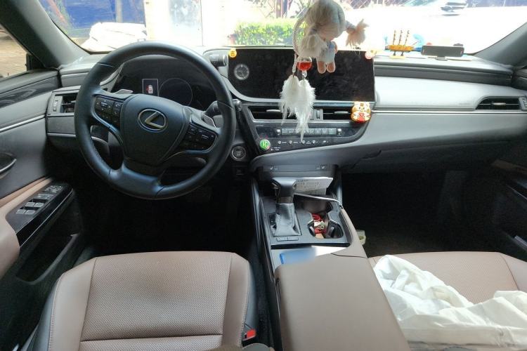 Used Lexus ES 2022 200 Excellence Edition Center Console