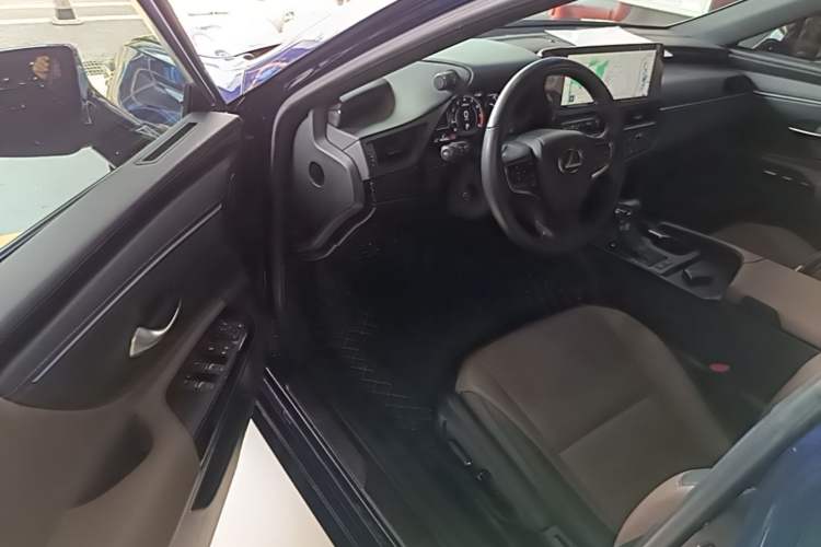 Used Lexus ES 2022 200 Excellence Edition Driver Seat