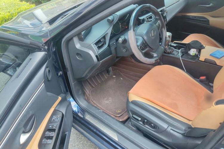 Used Lexus ES 2022 200 Excellence Edition Driver Seat