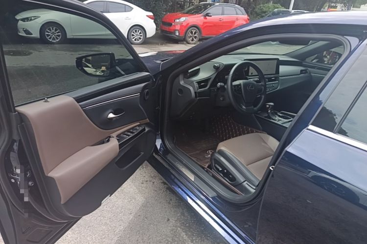 Used Lexus ES 2022 200 Excellence Edition Driver Seat