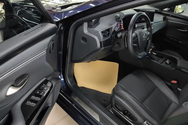 Used Lexus ES 2022 200 Excellence Edition Driver Seat