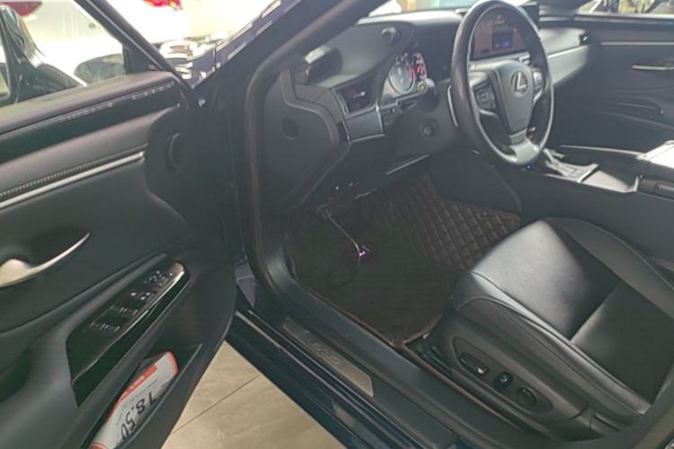 Used Lexus ES 2022 200 Excellence Edition Driver Seat
