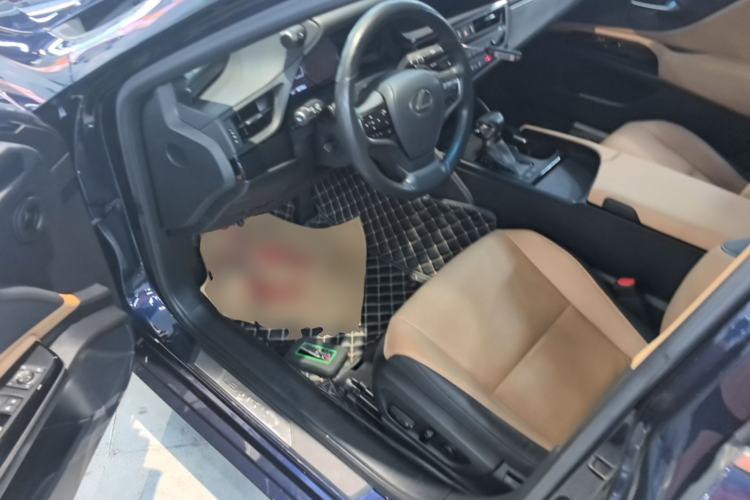 Used Lexus ES 2022 200 Excellence Edition Driver Seat