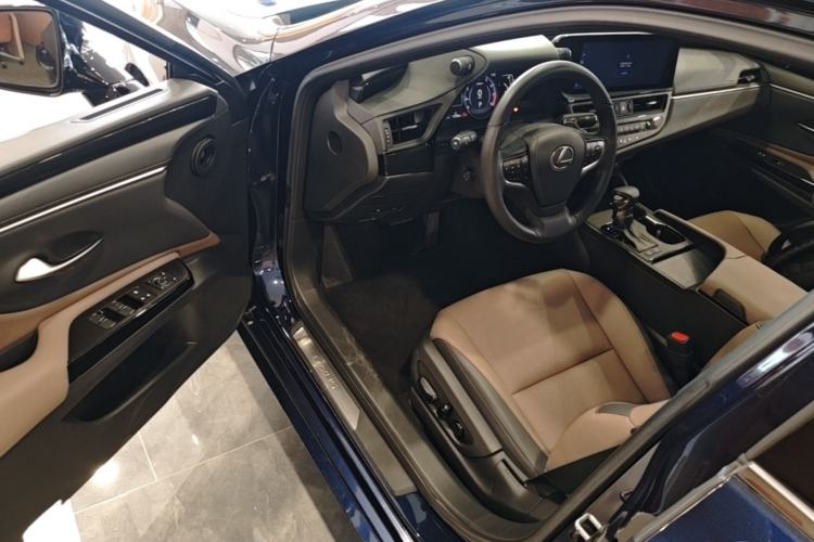 Used Lexus ES 2022 200 Excellence Edition Driver Seat