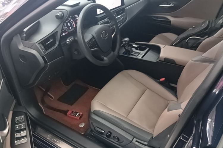 Used Lexus ES 2022 200 Excellence Edition Driver Seat
