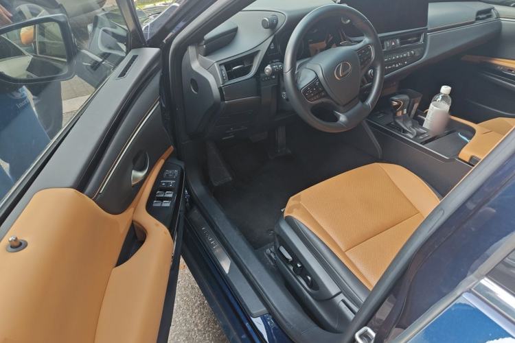 Used Lexus ES 2022 260 Excellence Edition Driver Seat