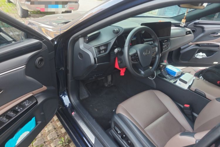 Used Lexus ES 2022 200 Excellence Edition Driver Seat