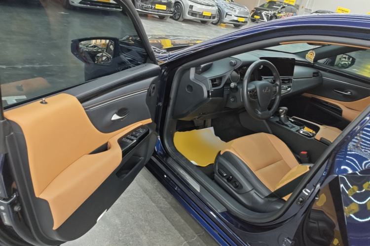 Used Lexus ES 2022 200 Excellence Edition Driver Seat