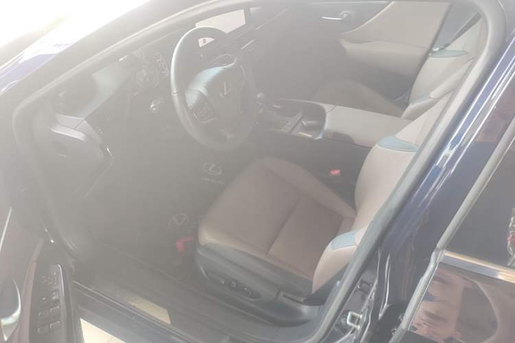 Used Lexus ES 2022 300h Excellence Edition Driver Seat