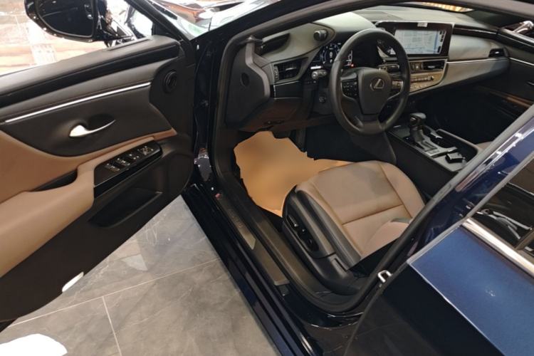 Used Lexus ES 2022 200 Excellence Edition Driver Seat