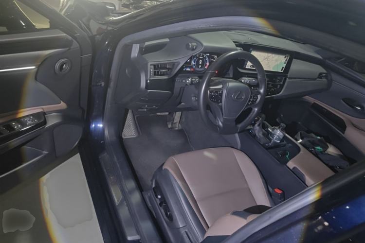 Used Lexus ES 2022 200 Excellence Edition Driver Seat