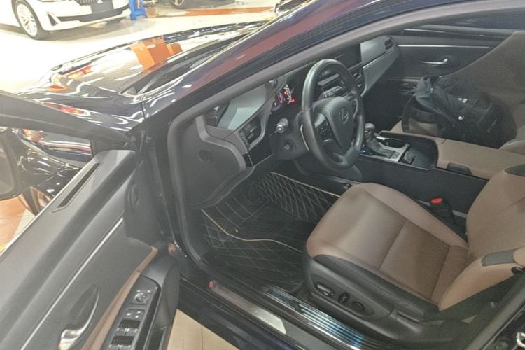 Used Lexus ES 2022 200 Excellence Edition Driver Seat