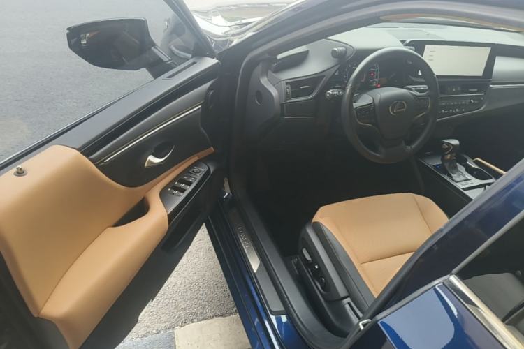 Used Lexus ES 2022 200 Excellence Edition Driver Seat