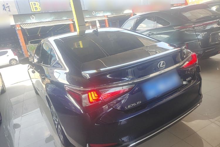 Used Lexus ES 2022 300h Excellence Edition Exterior 2