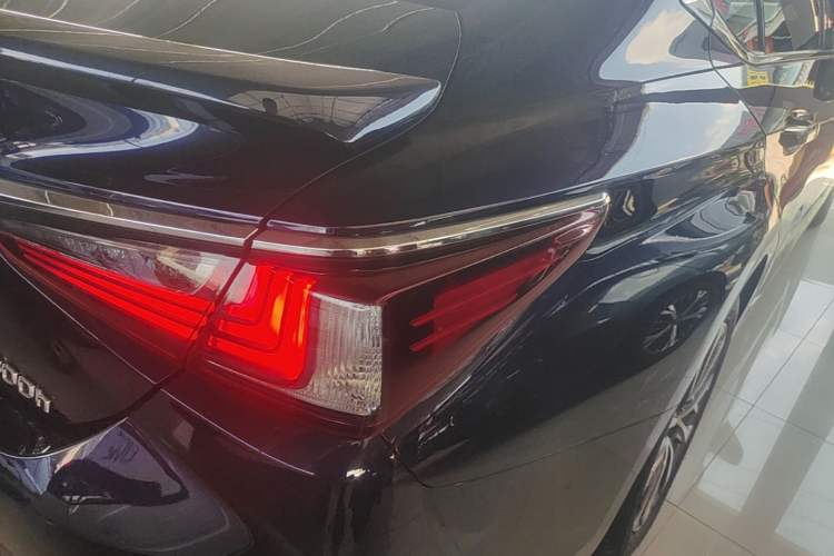 Used Lexus ES 2022 300h Excellence Edition Exterior 3