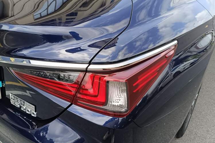 Used Lexus ES 2022 200 Excellence Edition Exterior 3