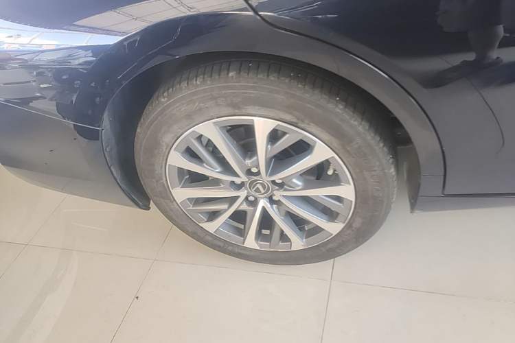 Used Lexus ES 2022 300h Excellence Edition Exterior 5