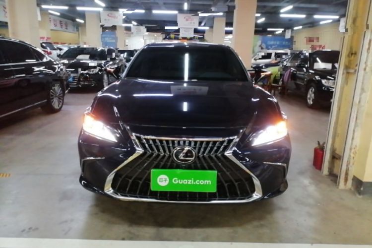 Used Lexus ES 2022 300h Excellence Edition Front