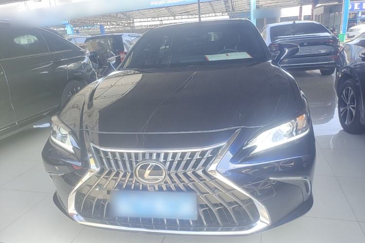 Used Lexus ES 2022 300h Excellence Edition Front