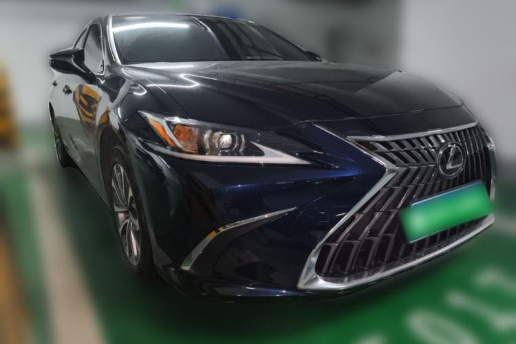 Used Lexus ES 2022 200 Luxury Edition Front Right 45 Deg