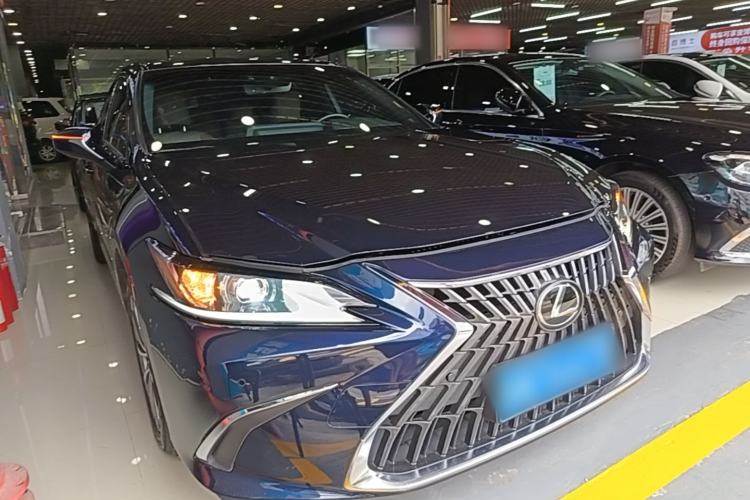 Used Lexus ES 2022 200 Excellence Edition Front Right 45 Deg