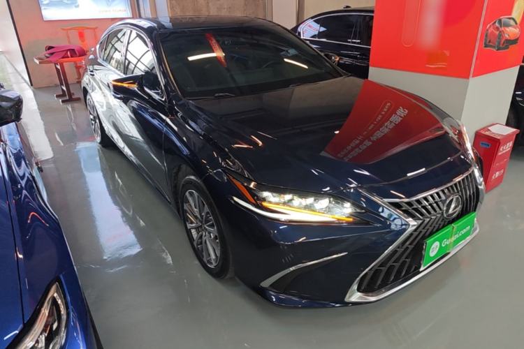 Used Lexus ES 2022 200 Excellence Edition Front Right 45 Deg
