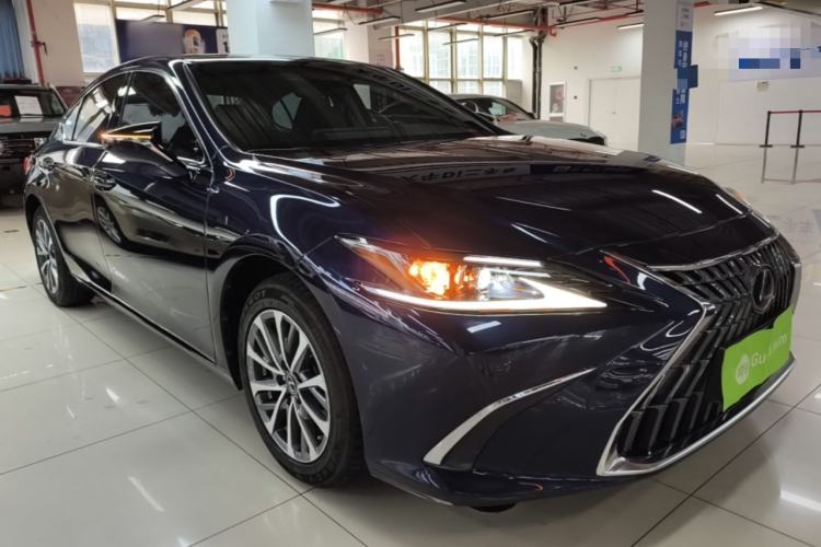 Used Lexus ES 2022 200 Excellence Edition Front Right 45 Deg