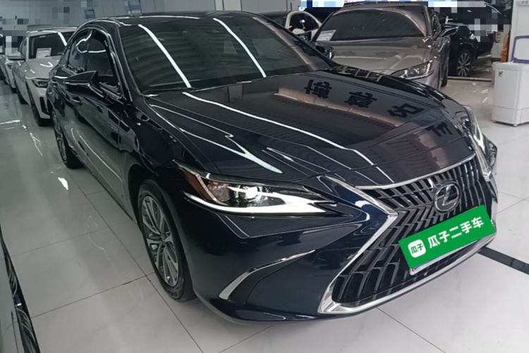 Used Lexus ES 2022 200 Excellence Edition Front Right 45 Deg