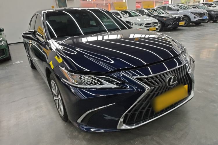Used Lexus ES 2022 200 Excellence Edition Front Right 45 Deg