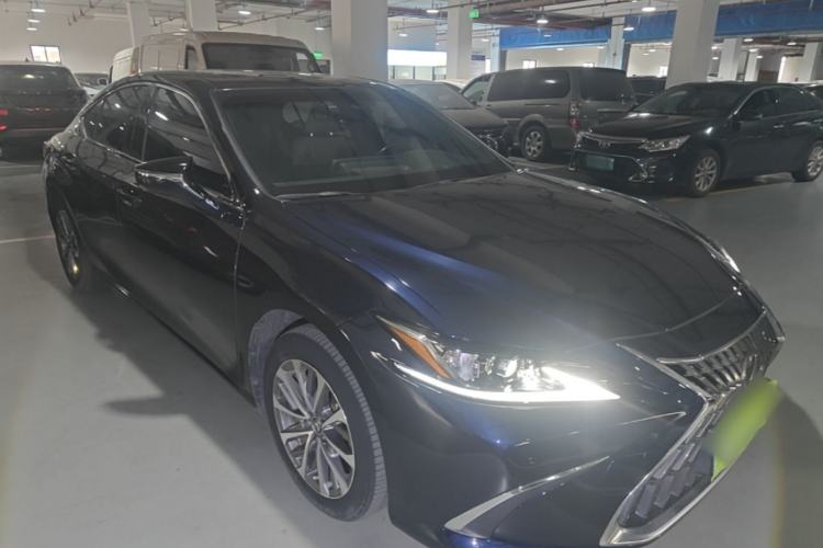 Used Lexus ES 2022 200 Excellence Edition Front Right 45 Deg