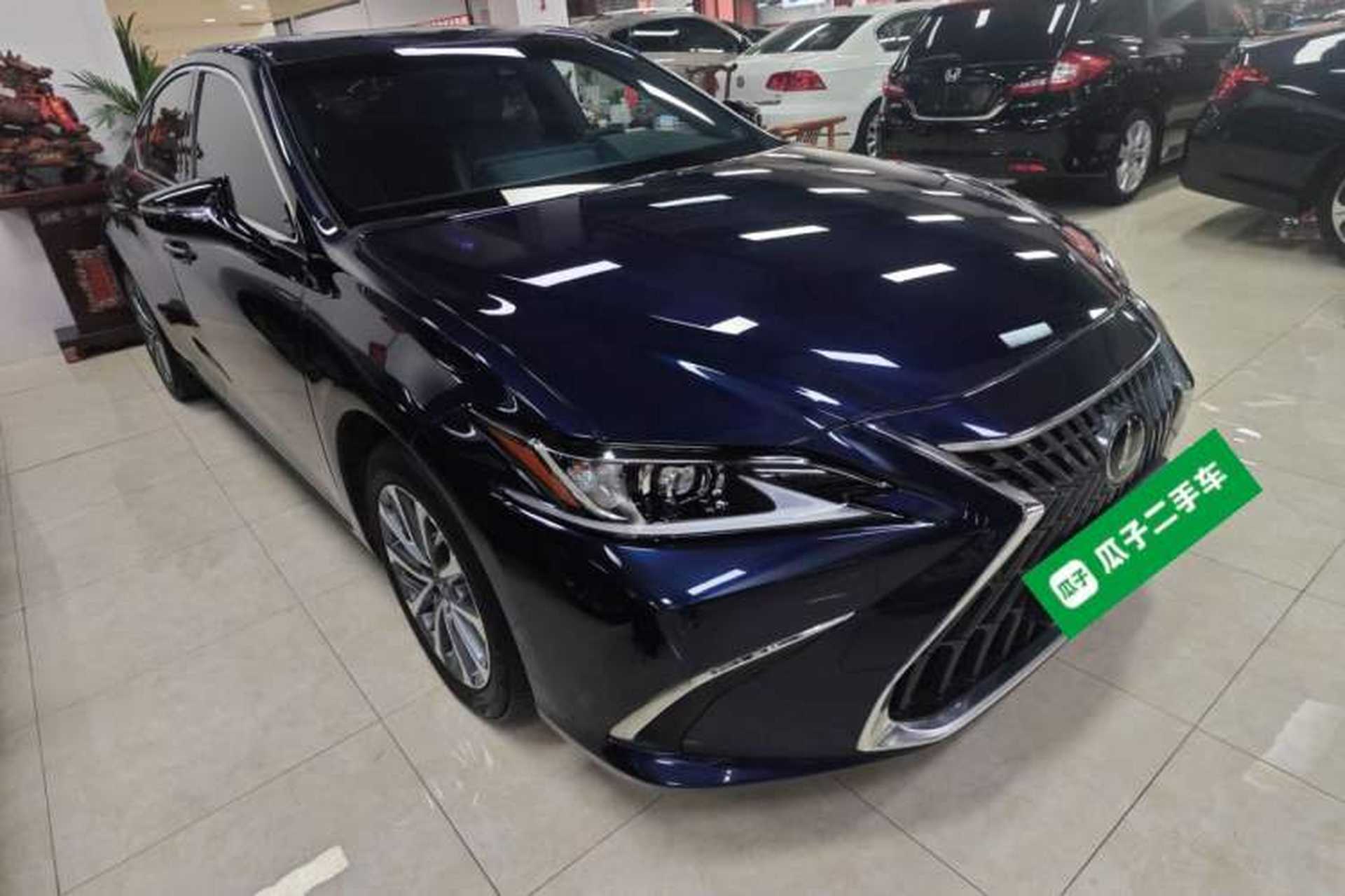 Used Lexus ES 2022 200 Excellence Edition Front Right 45 Deg