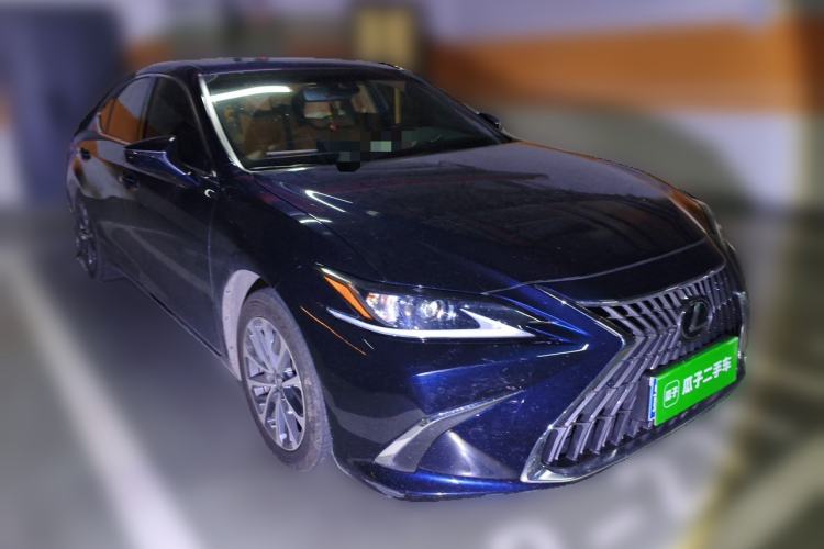 Used Lexus ES 2022 200 Excellence Edition Front Right 45 Deg