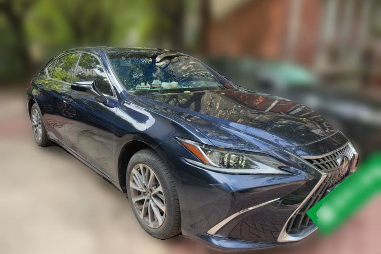 Used Lexus ES 2022 200 Excellence Edition Front Right 45 Deg