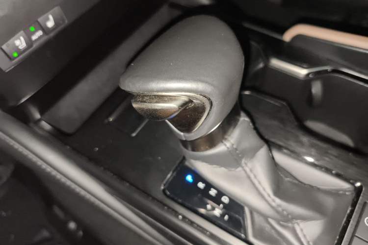 Used Lexus ES 2022 200 Luxury Edition Gear Lever