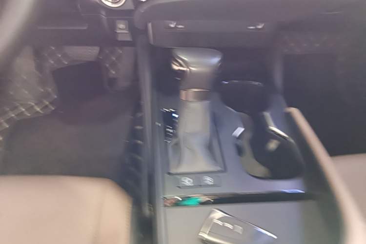 Used Lexus ES 2022 200 Excellence Edition Gear Lever