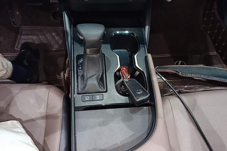 Used Lexus ES 2022 200 Excellence Edition Gear Lever