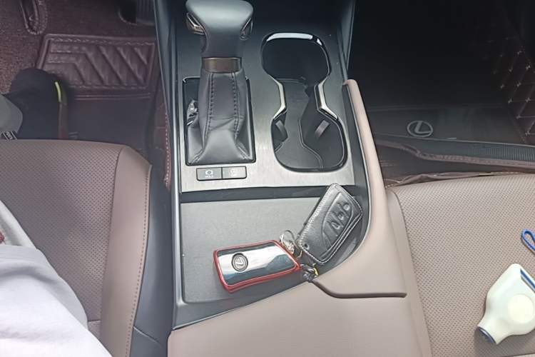 Used Lexus ES 2022 200 Excellence Edition Gear Lever