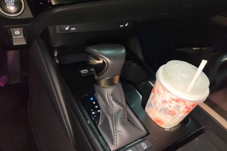 Used Lexus ES 2022 200 Excellence Edition Gear Lever