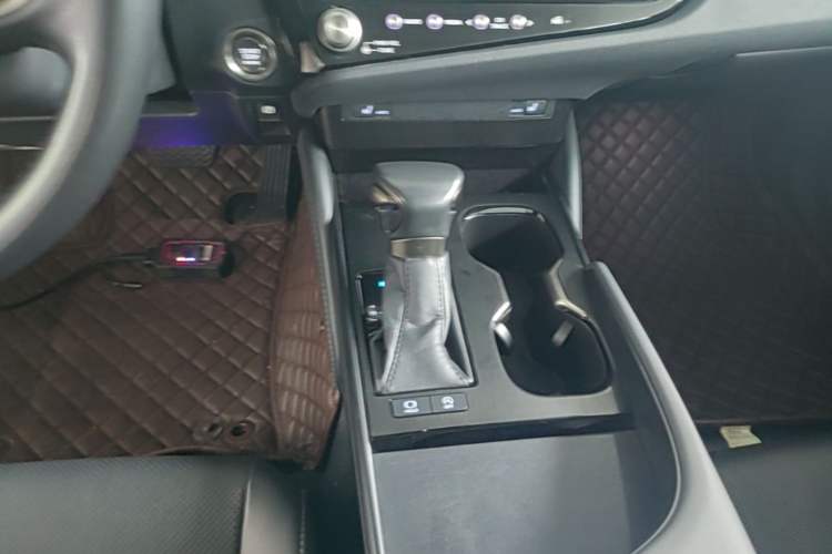 Used Lexus ES 2022 200 Excellence Edition Gear Lever