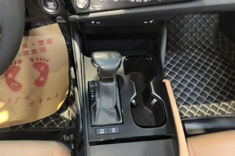 Used Lexus ES 2022 200 Excellence Edition Gear Lever