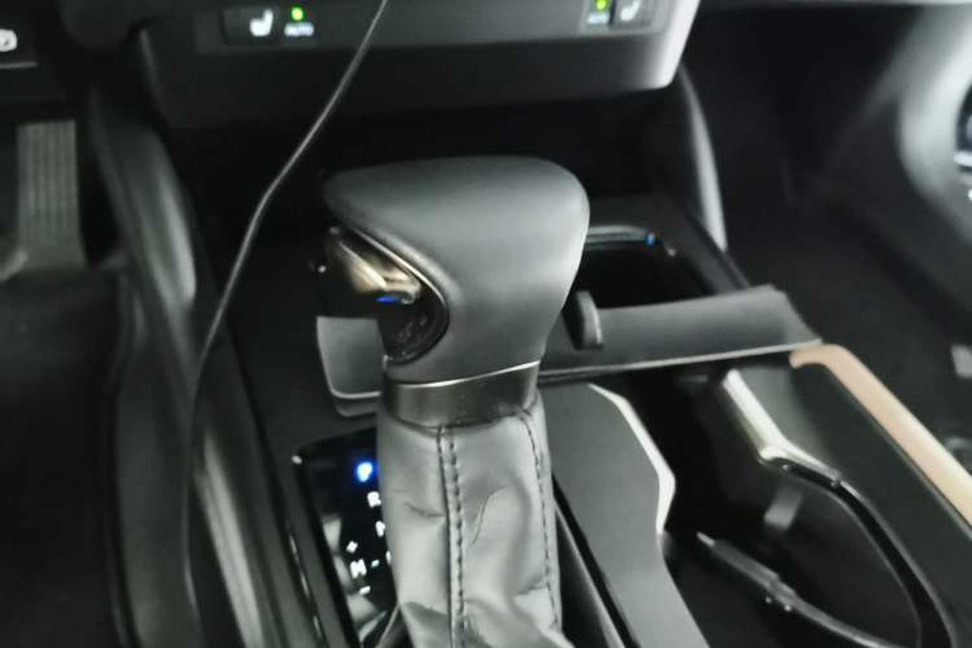 Used Lexus ES 2022 200 Luxury Edition Gear Lever