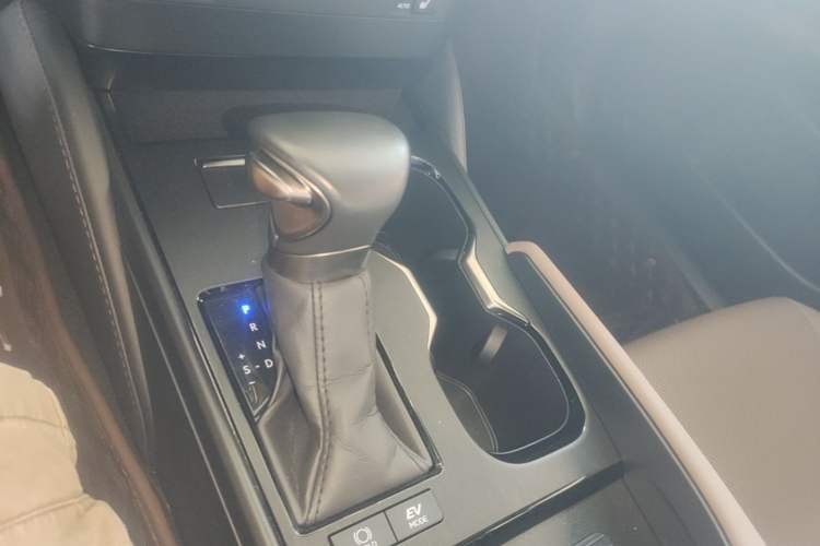 Used Lexus ES 2022 300h Excellence Edition Gear Lever