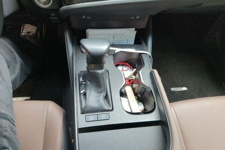 Used Lexus ES 2022 200 Excellence Edition Gear Lever