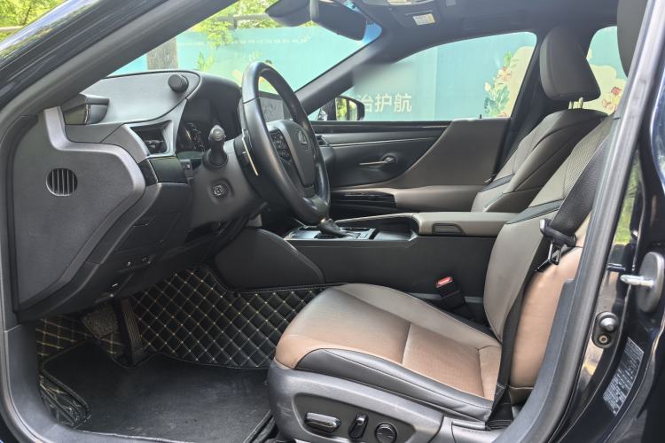 Used Lexus ES 2022 200 Excellence Edition Interior 2
